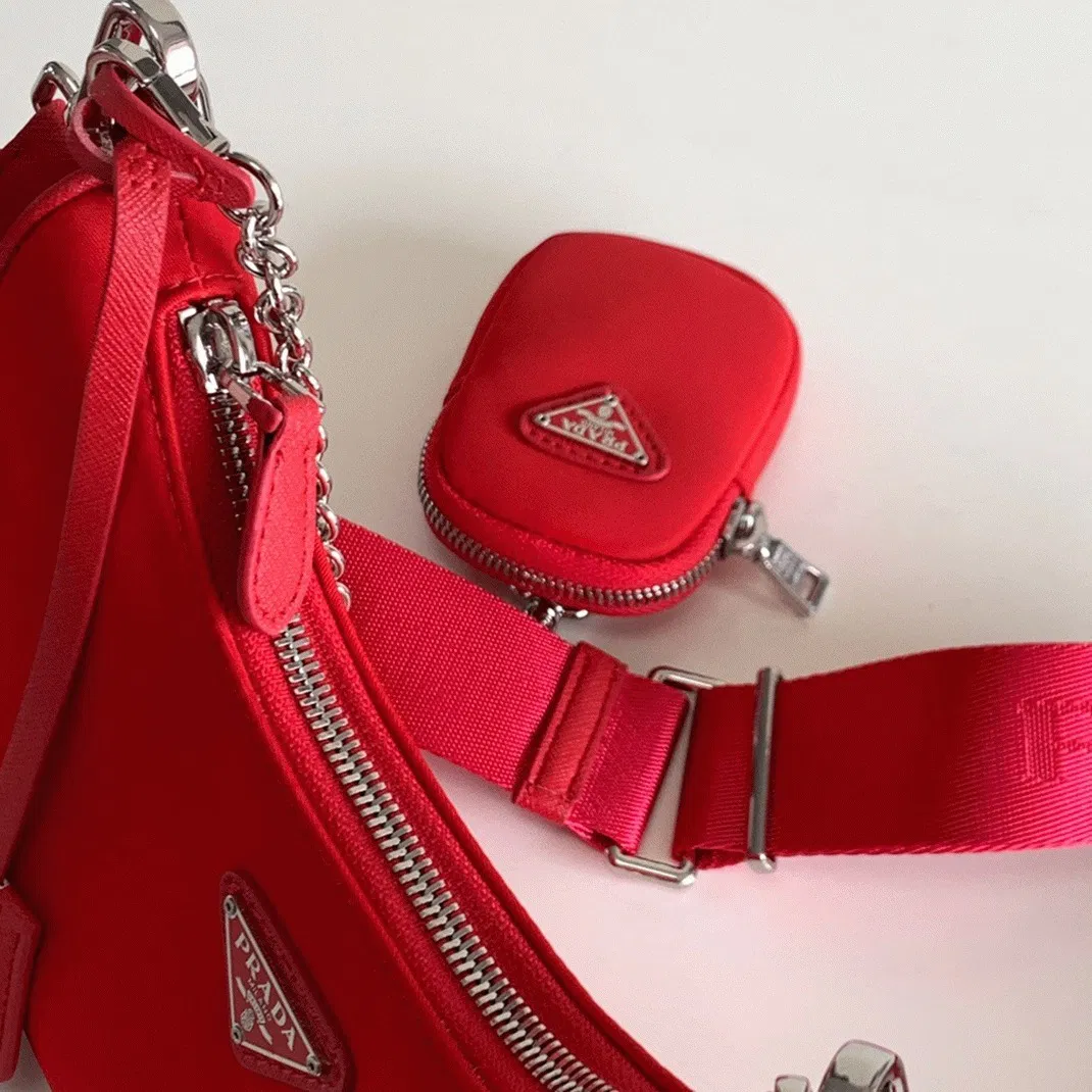 Prada Re-Edition Shoulder Bag in Red — image 3