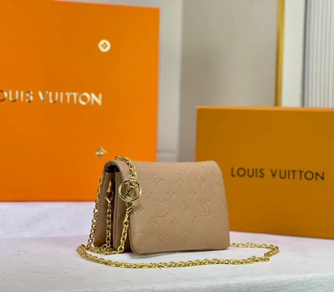 Louis Vuitton Coussin Pochette In Camel — image 2