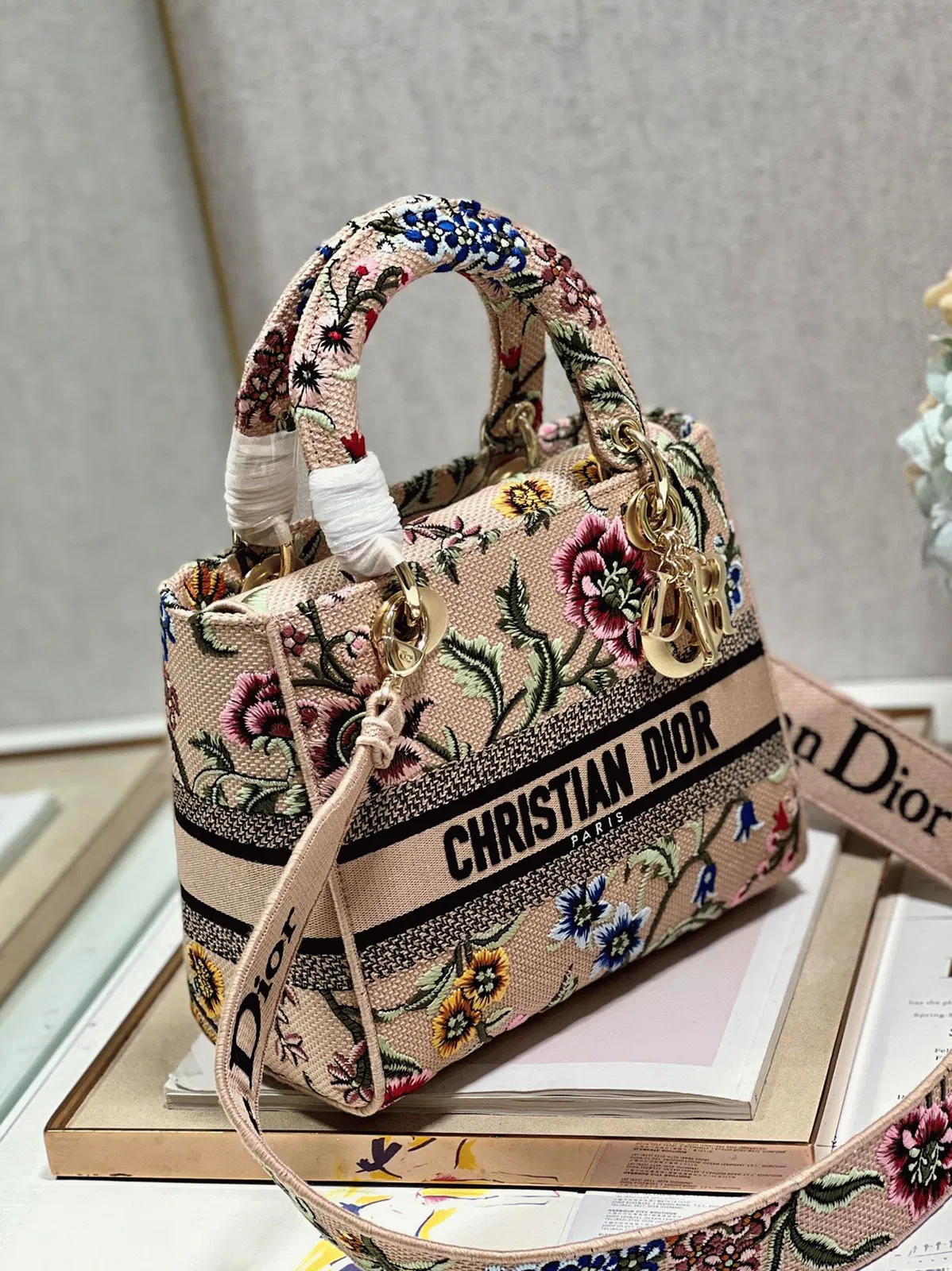 Dior Lady D-Lite Medium Bag in Beige Raffia Embroidered with Dior Petites Fleurs — image 3