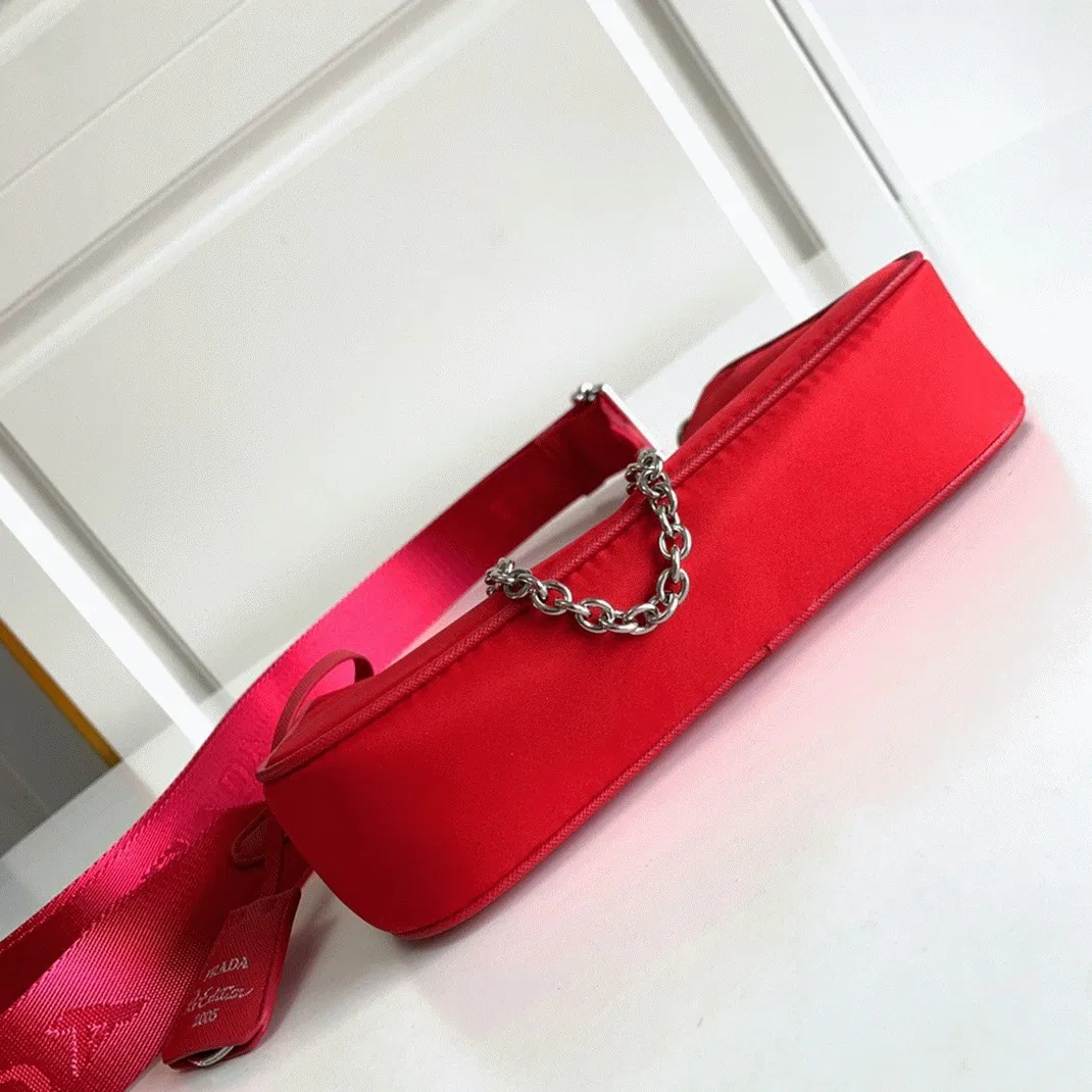 Prada Re-Edition Shoulder Bag in Red — image 8