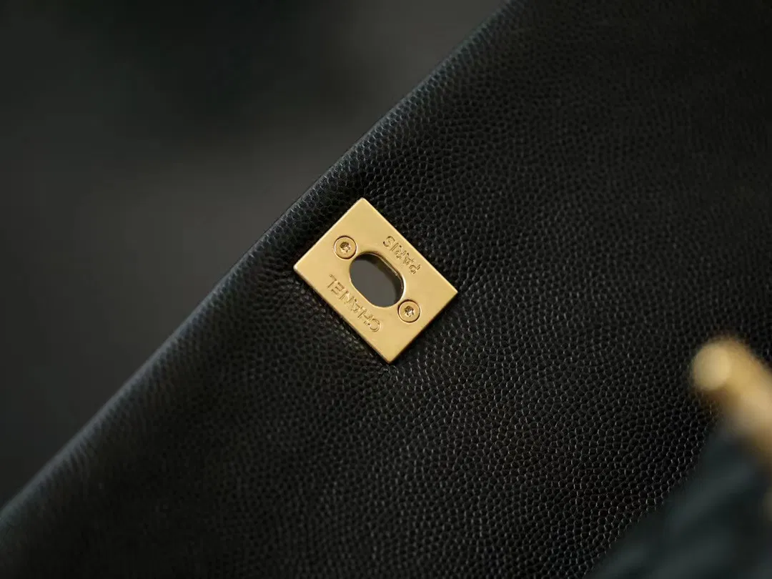 CHANEL COCO HADNLE — image 4