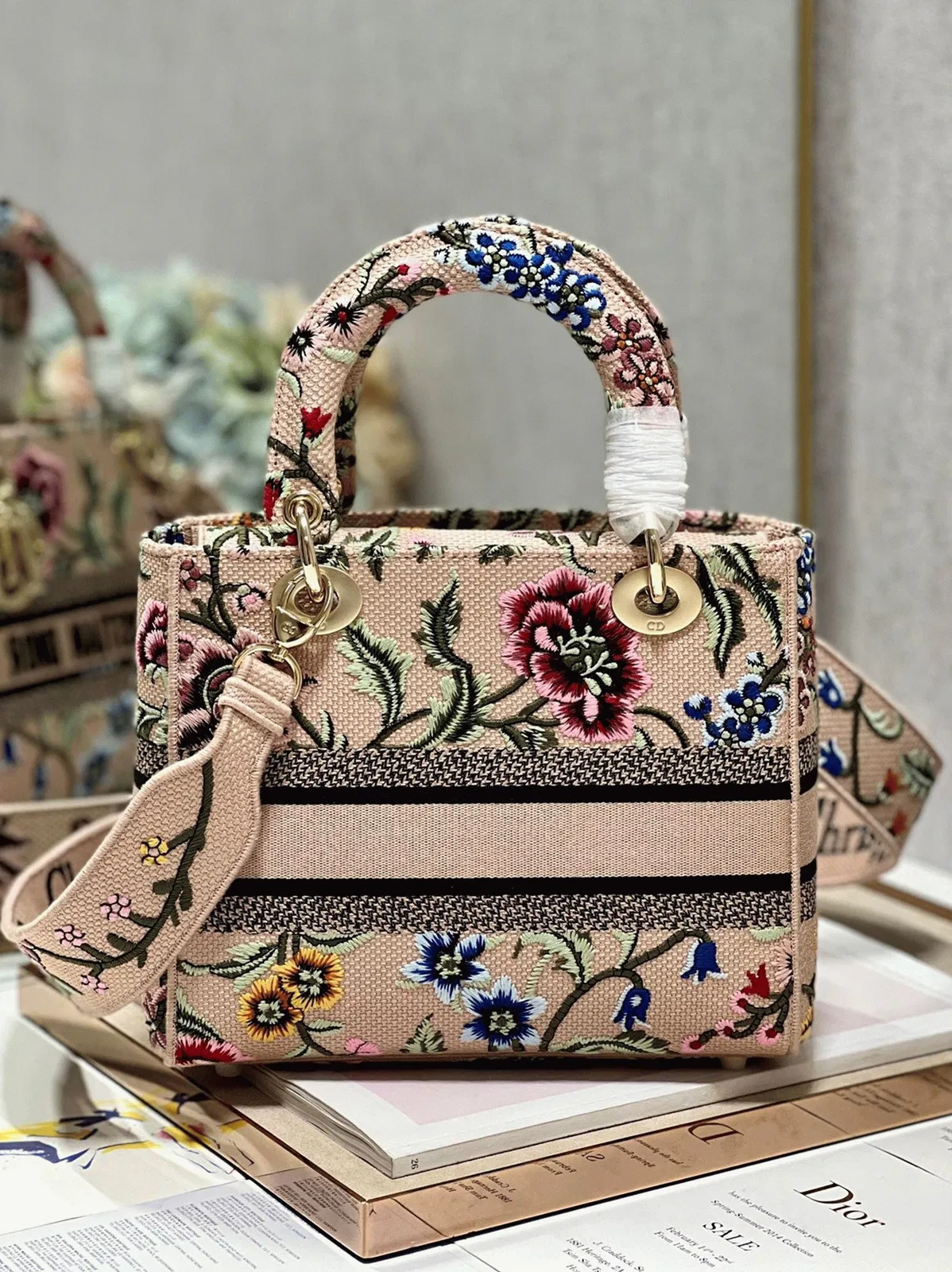Dior Lady D-Lite Medium Bag in Beige Raffia Embroidered with Dior Petites Fleurs — image 10
