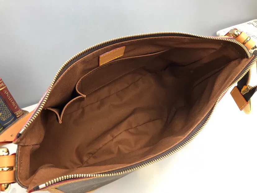 LV HANDLE BAG — image 4