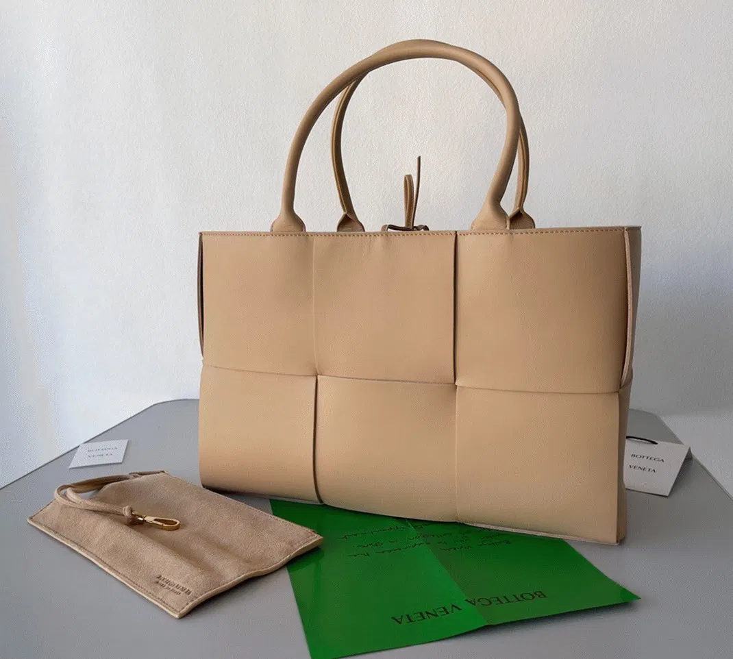 Bottega Veneta Arco Medium Tote Beige — image 8