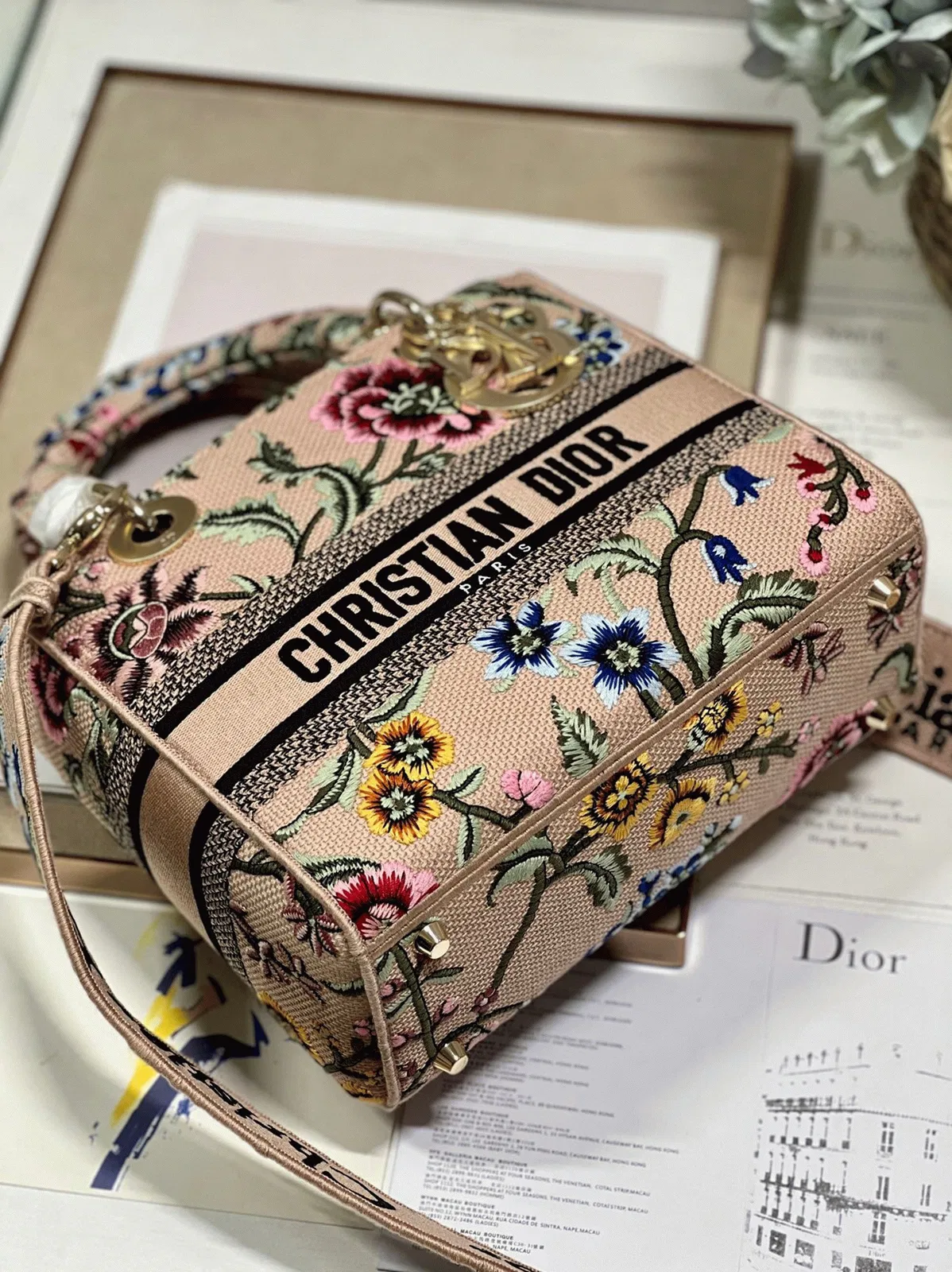 Dior Lady D-Lite Medium Bag in Beige Raffia Embroidered with Dior Petites Fleurs — image 7