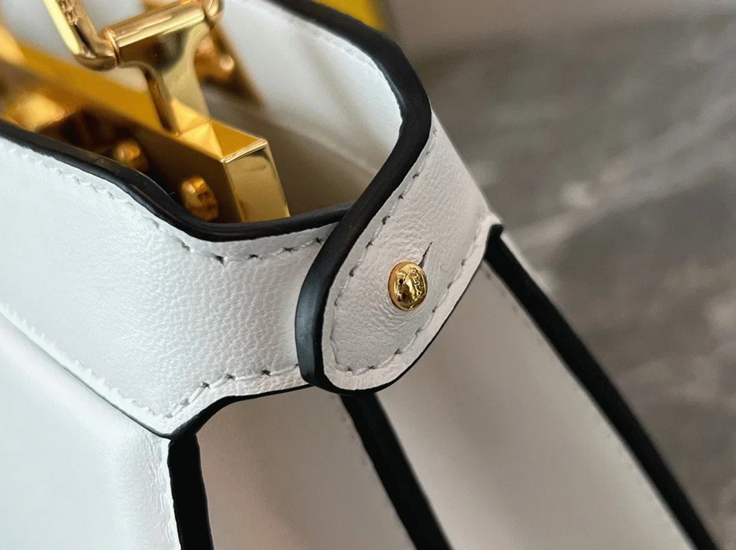 Top Quality Fendi Peekaboo ISeeU Petite Bag In White Nappa Leather — image 9
