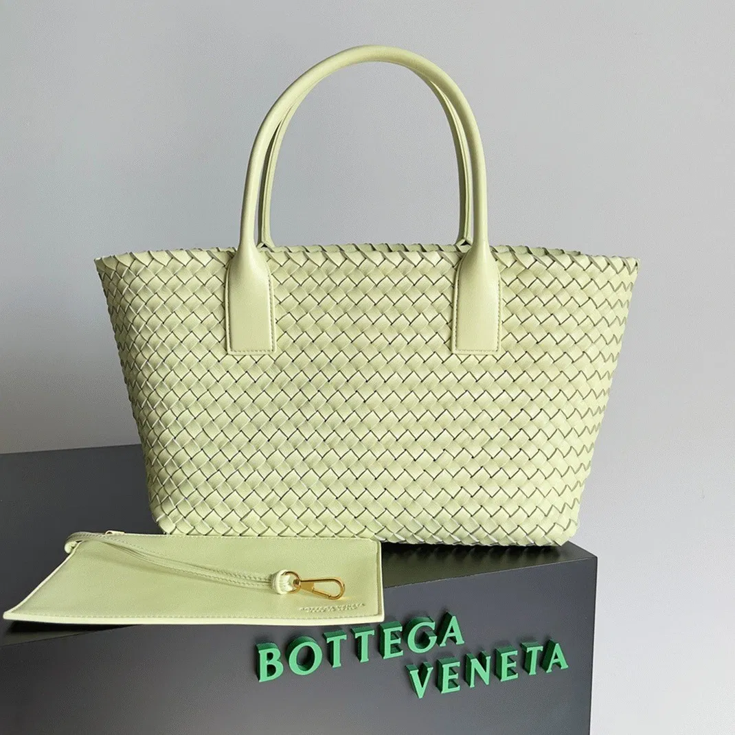 Top Quality Knockoff Bottega Veneta Cabat Medium Bag In Lemon Intrecciato Lambskin — image 6
