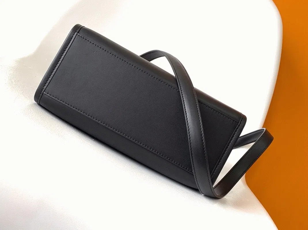 Top Quality Fendi Sunshine Medium Tote Bag In Black Calfskin — image 7