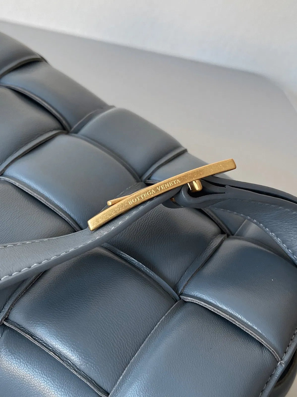 Top Quality Imitation Bottega Veneta Padded Cassette Bag In Thunder — image 4