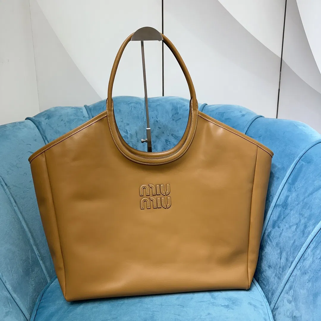 Lvy Leather bag