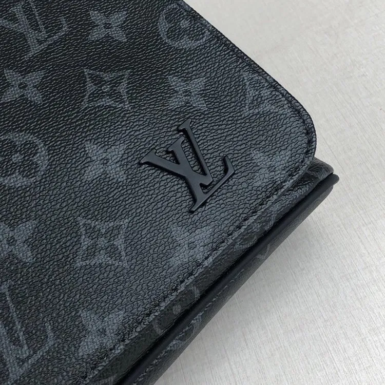 LOUIS VUITTON District PM — image 6