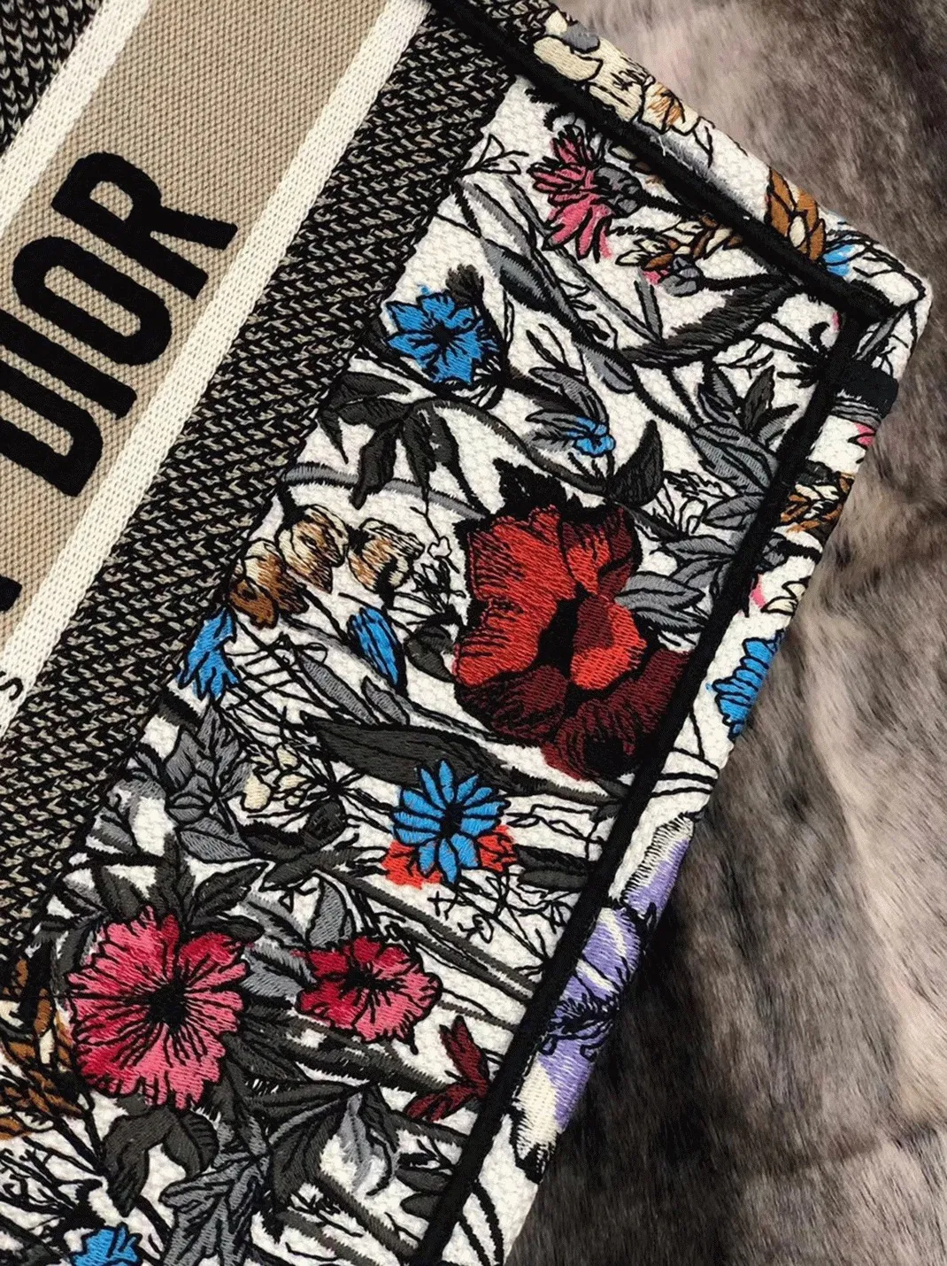 Dior Medium Book Tote Bag Imitation in Multicolor Mille Fleurs Embroidery — image 9