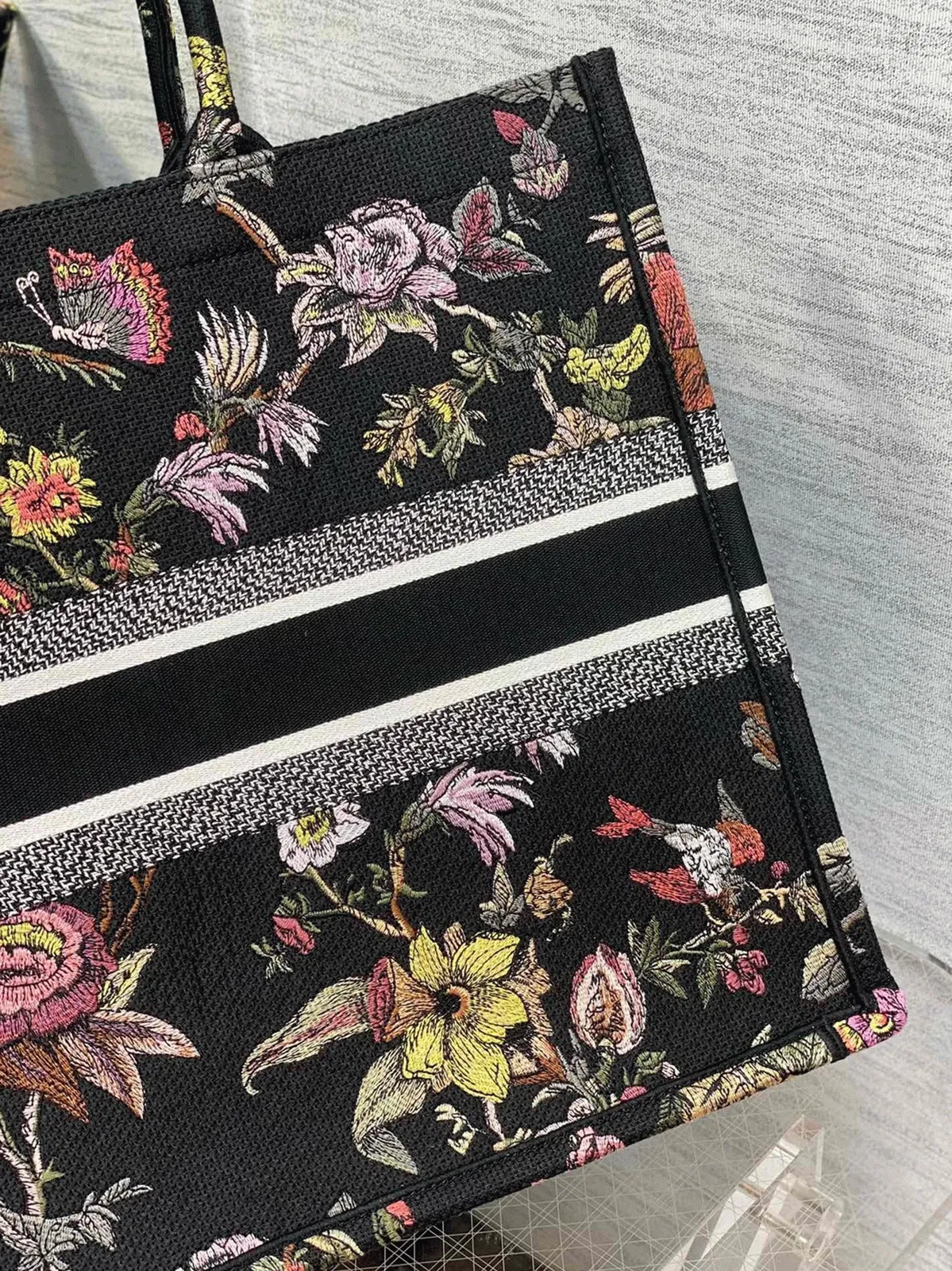 Dior Large Book Tote Bag in Black Jardin Botanique Embroidery — image 5