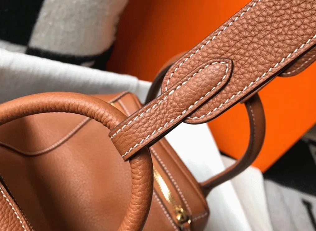 Luxury Hermes Lindy 26cm handbag in gold — image 7