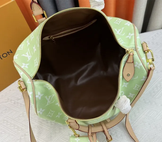Louis Vuitton Speedy P9 Bandouliere 40 Bag In Light Green — image 5