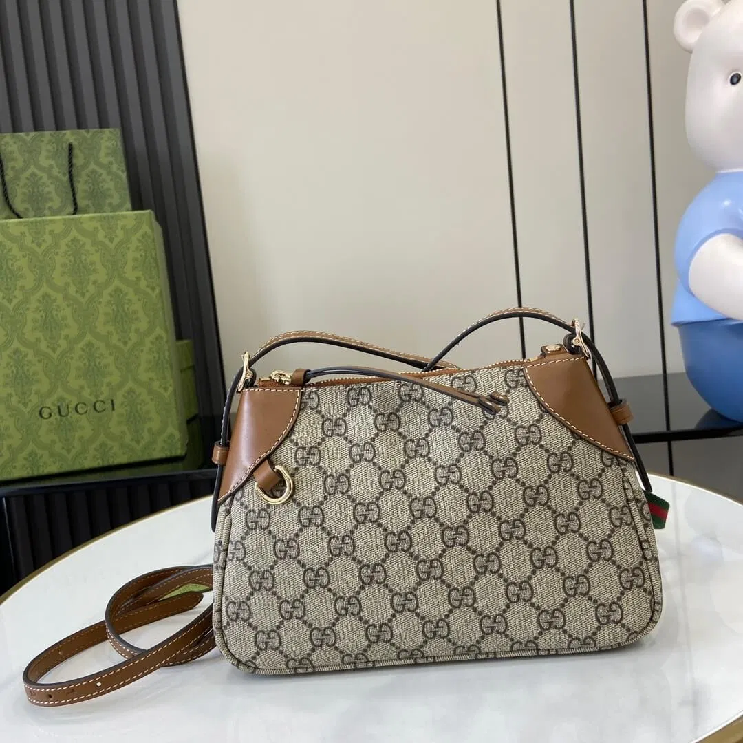 GG Emblem small shoulder bag