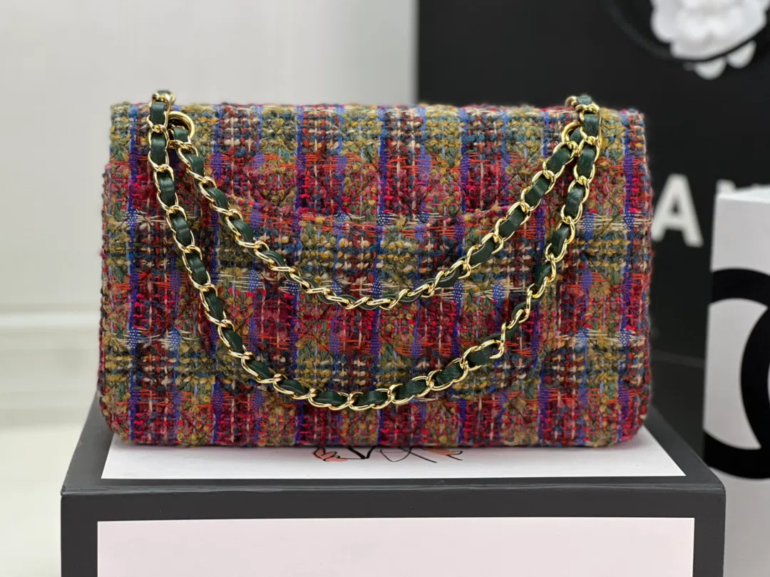 CLASSIC FLAP BAG — image 9