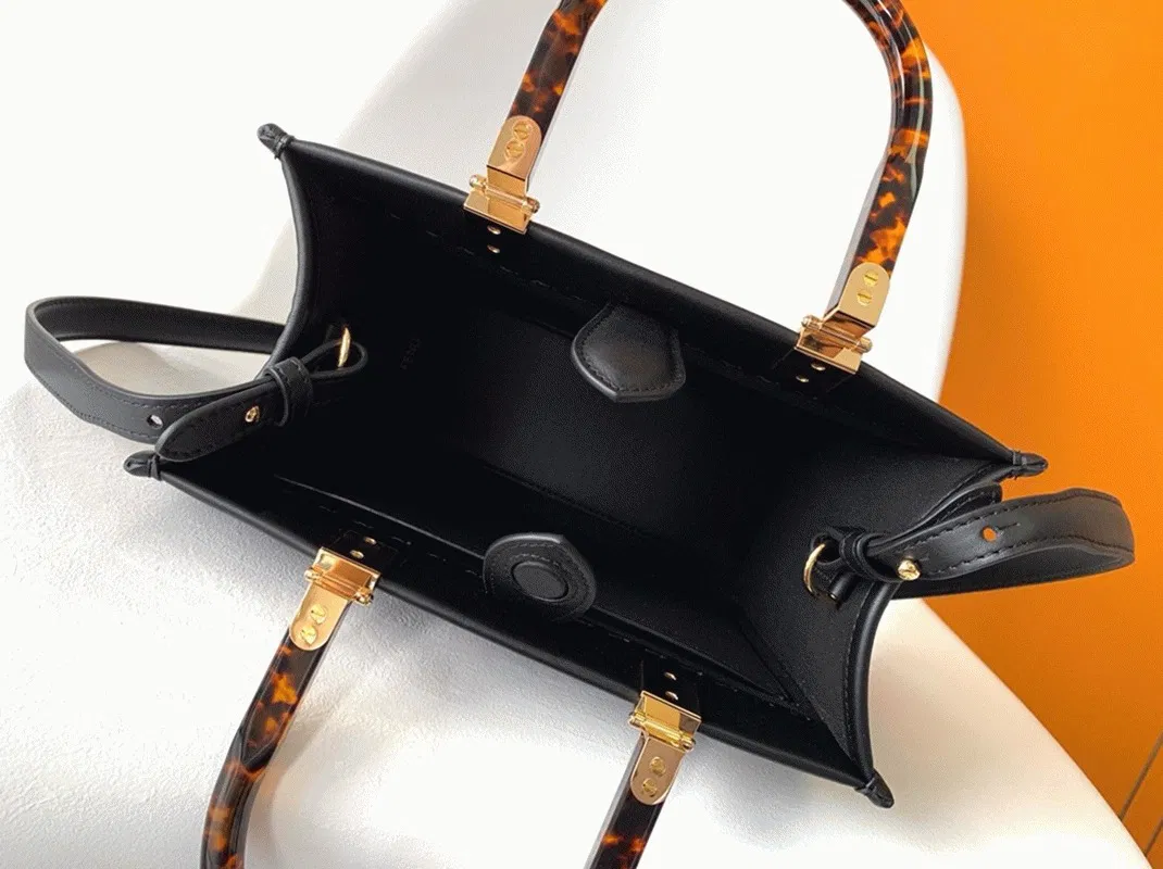 Top Quality Fendi Sunshine Medium Tote Bag In Black Calfskin — image 8