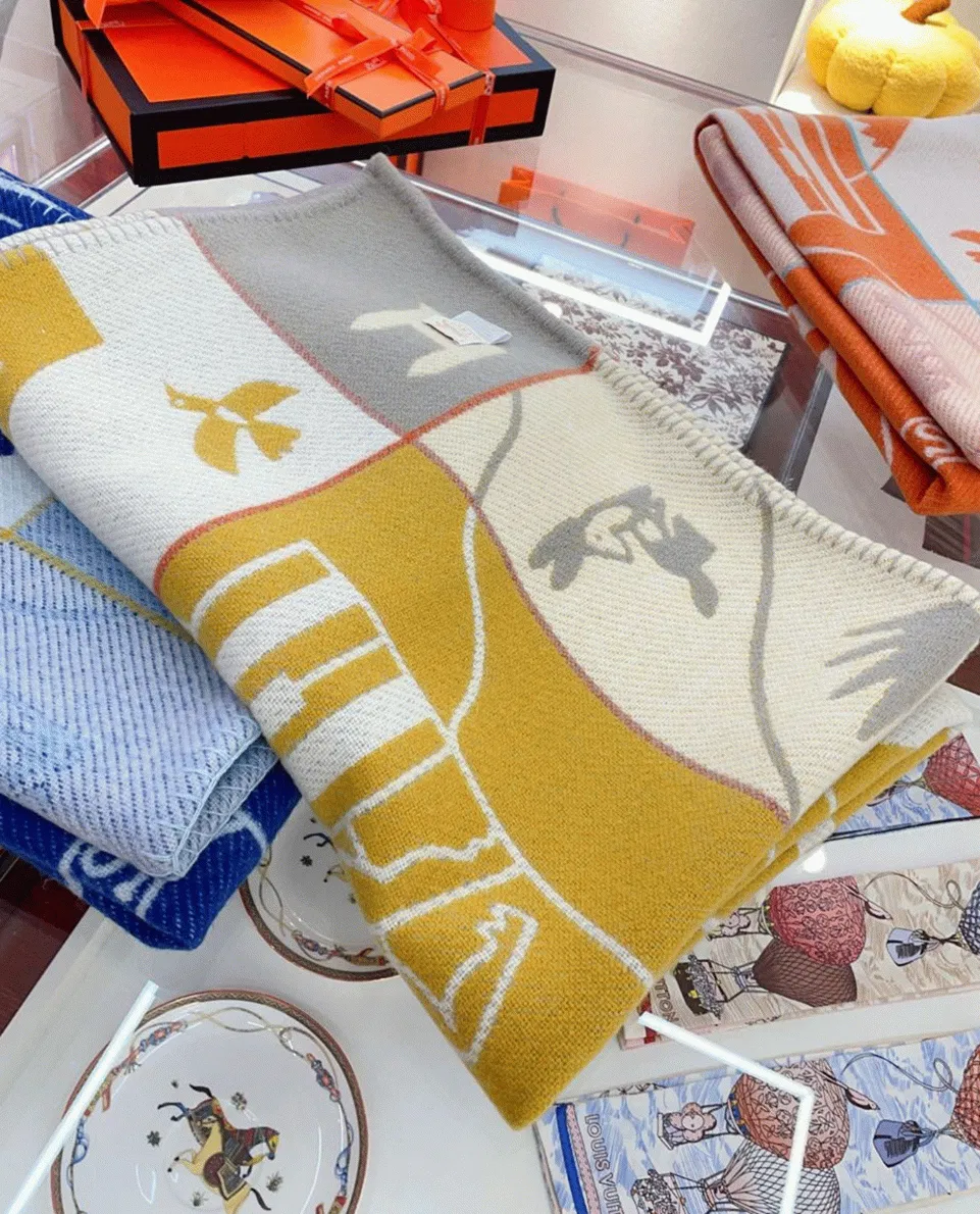 Hermes Avalon Epopee blanket in jaune wool and cashmere — image 6