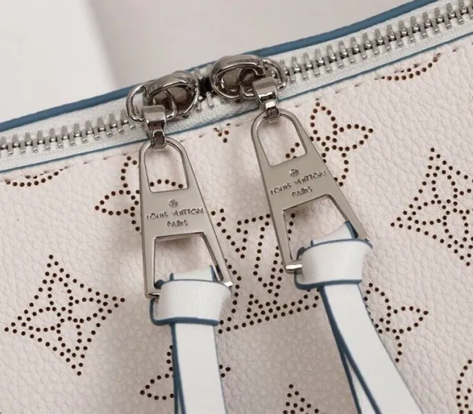 LV Mahina Beaubourg MM Hobo In Off White — image 7