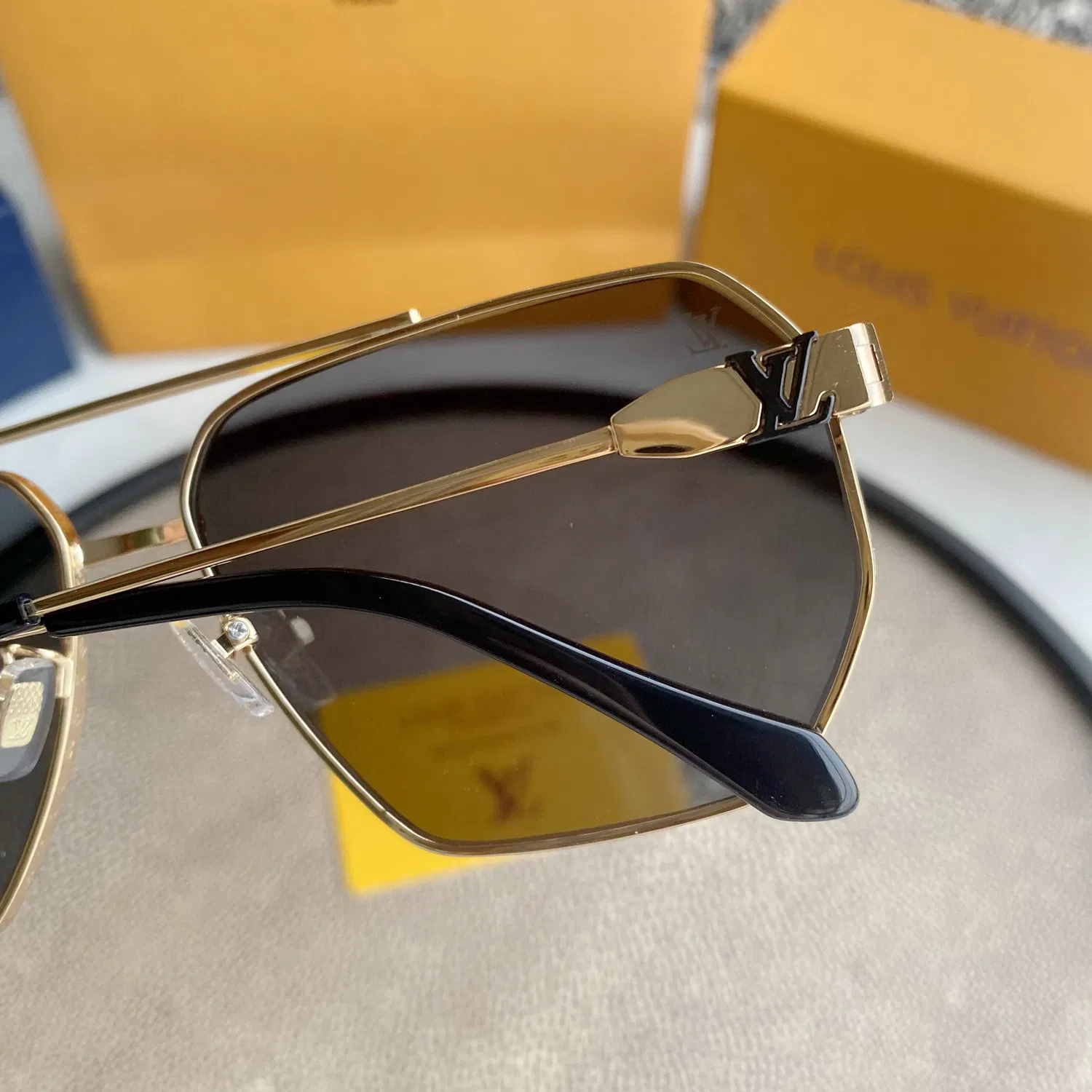 LV SUNGLASSES — image 4