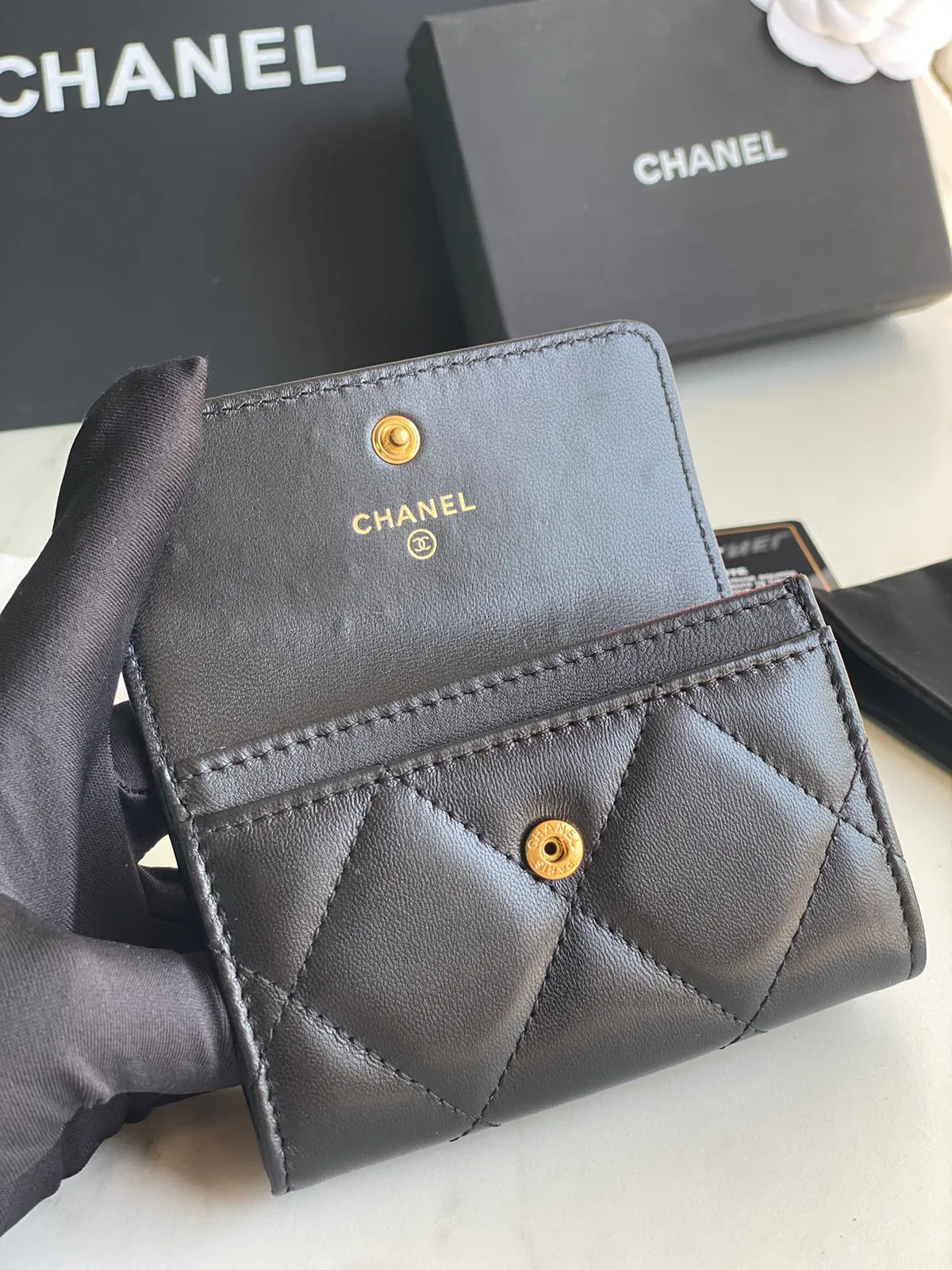 CHANEL 19 FLAP CARD HOLDER — image 6