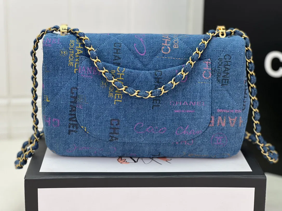 CHANEL FLAP BAG — image 9