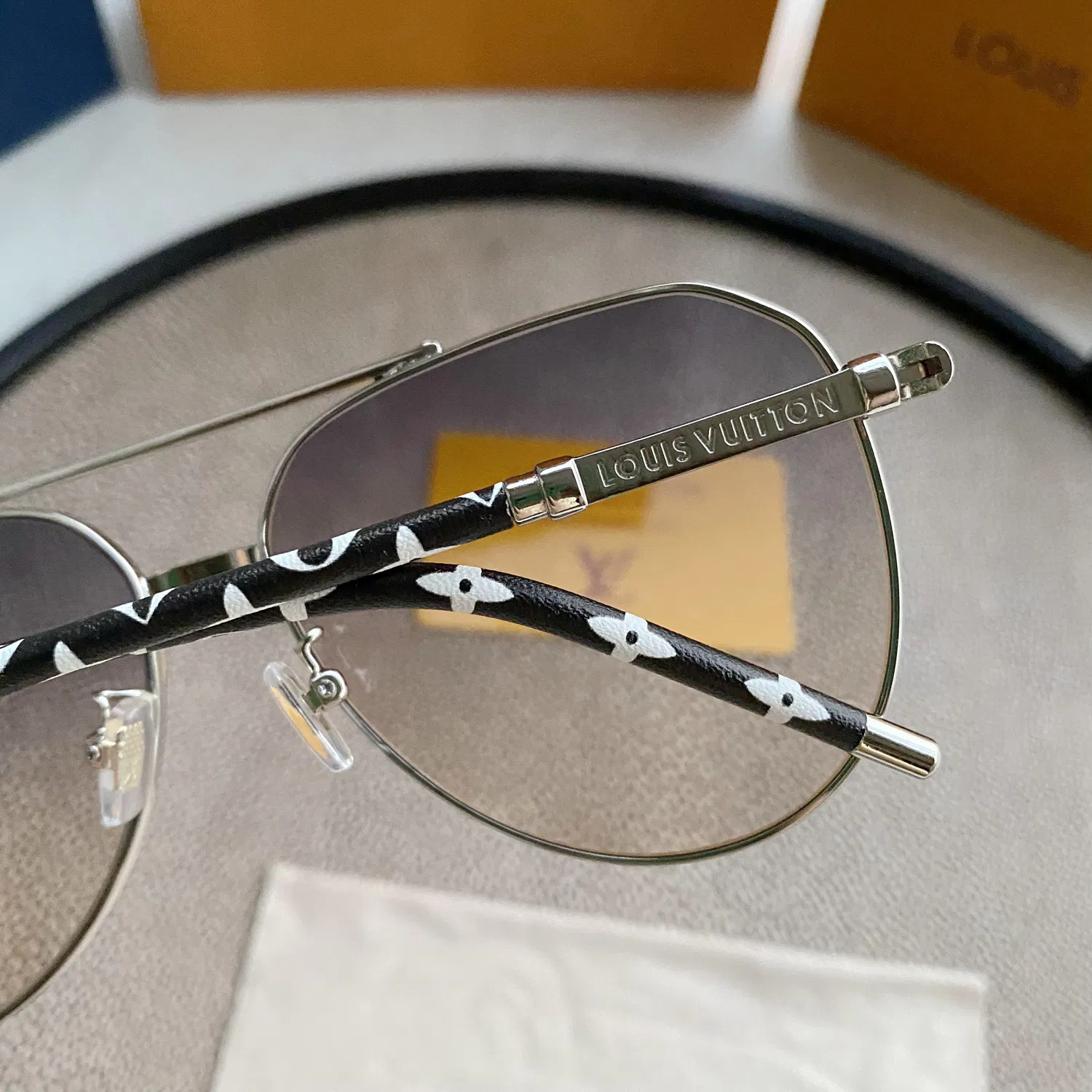 LV SUNGLASSES — image 4