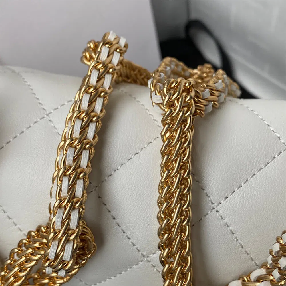 CHANEL FLAP BAG — image 4
