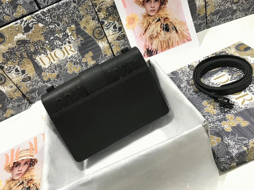 Dior 30 Montaigne Medium Bag in Black Ultramatte Grained Calfskin — image 2