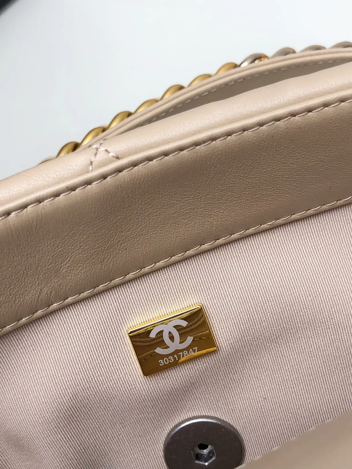 Chanel 19 medium — image 9