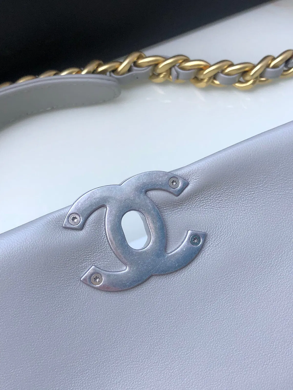 Chanel 19 medium — image 6