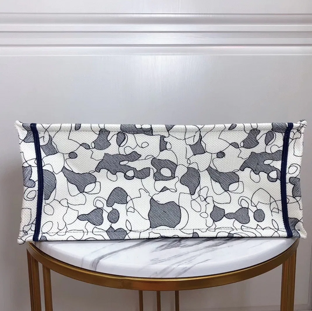 Dior Large Book Tote Bag Knockoff in Around The World Embroidered Canvas — image 4