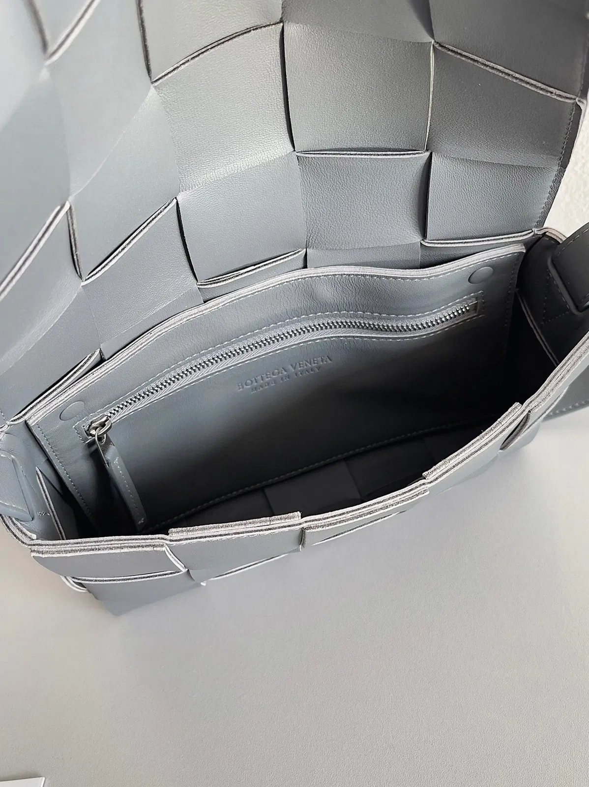 Top Quality Bottega Veneta Cassett Bag In Thunder — image 2