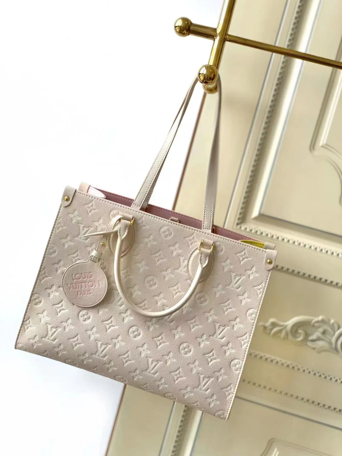 Louis Vuitton OnTheGo MM