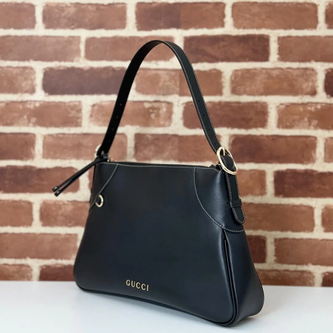 GG Emblem medium shoulder bag — image 3
