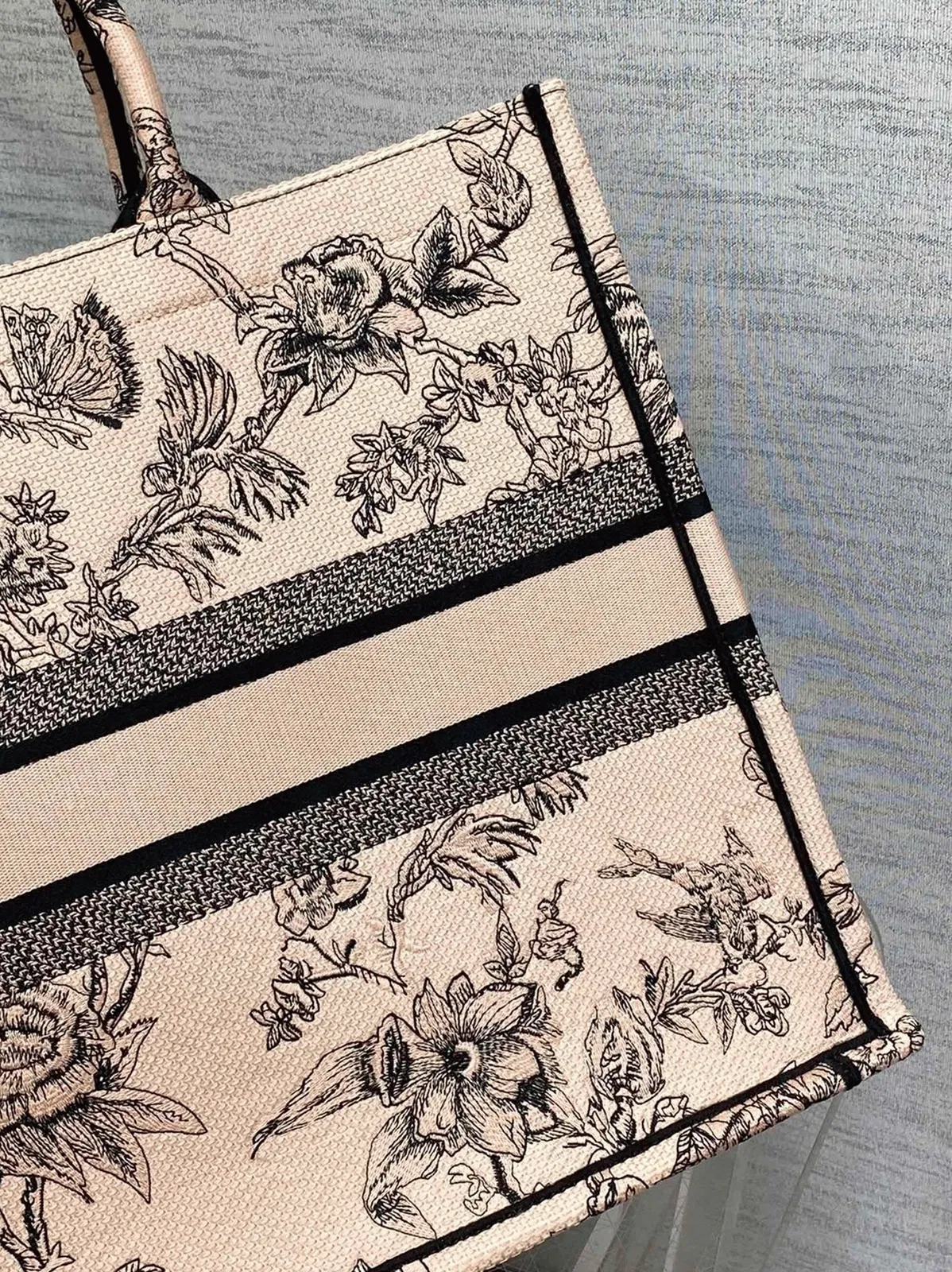Dior Large Book Tote Bag in Powder Pink Jardin Botanique Embroidery — image 3