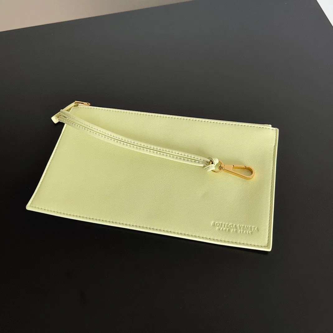 Top Quality Knockoff Bottega Veneta Cabat Medium Bag In Lemon Intrecciato Lambskin — image 9