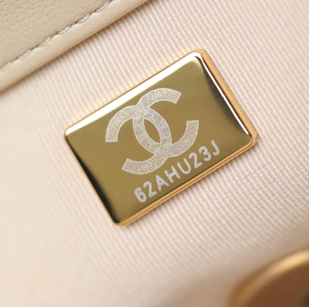 Chanel 19 — image 9