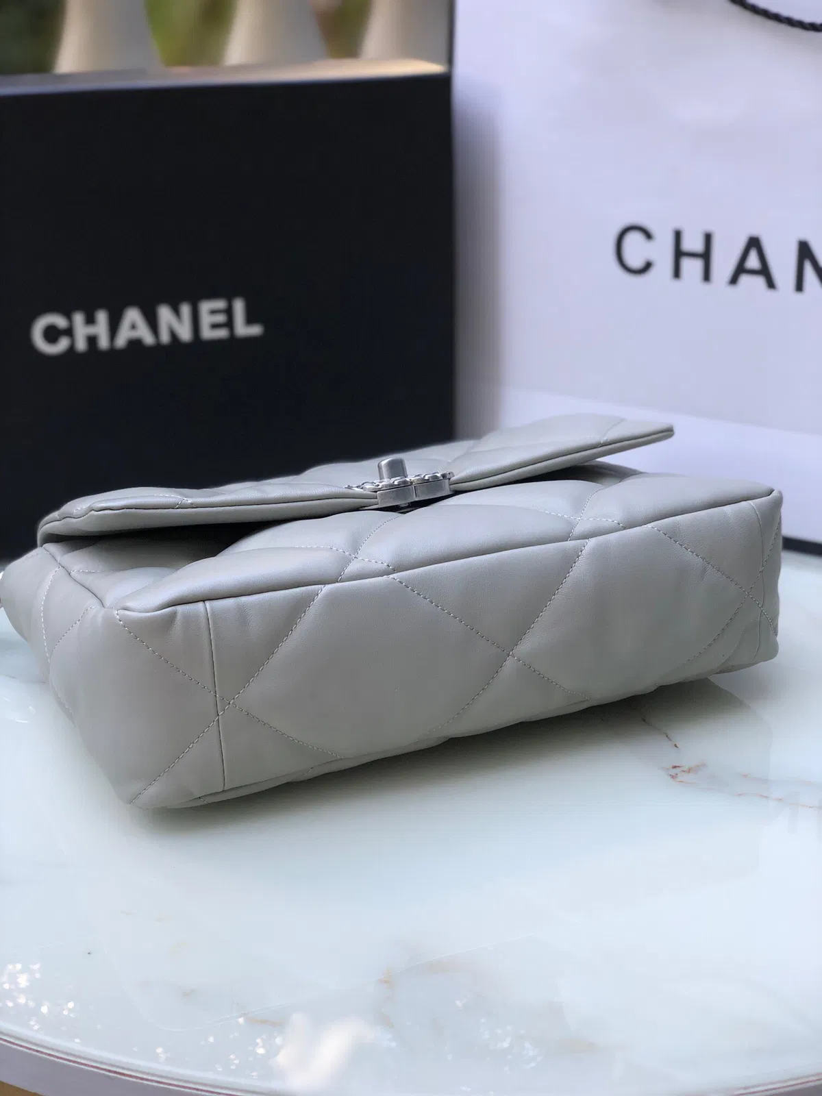 Chanel 19 medium — image 4