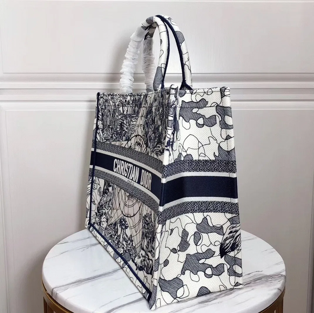 Dior Large Book Tote Bag Knockoff in Around The World Embroidered Canvas — image 5