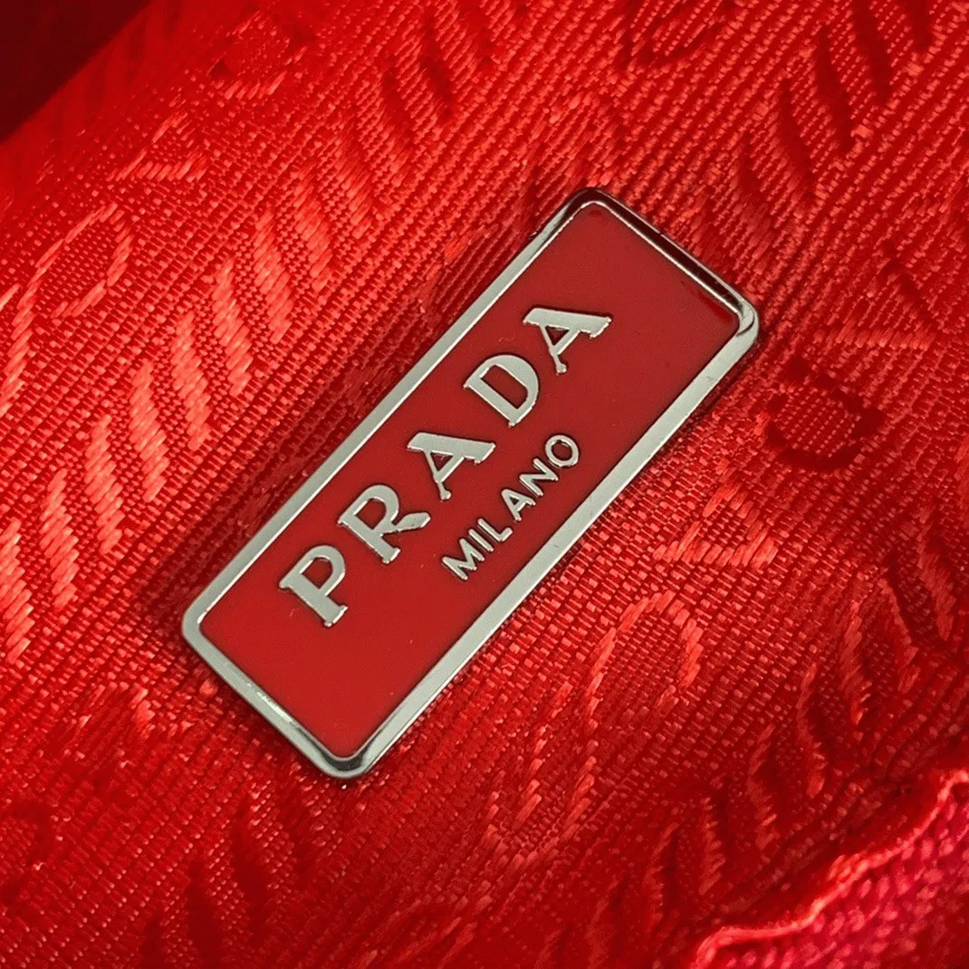 Prada Re-Edition Shoulder Bag in Red — image 6