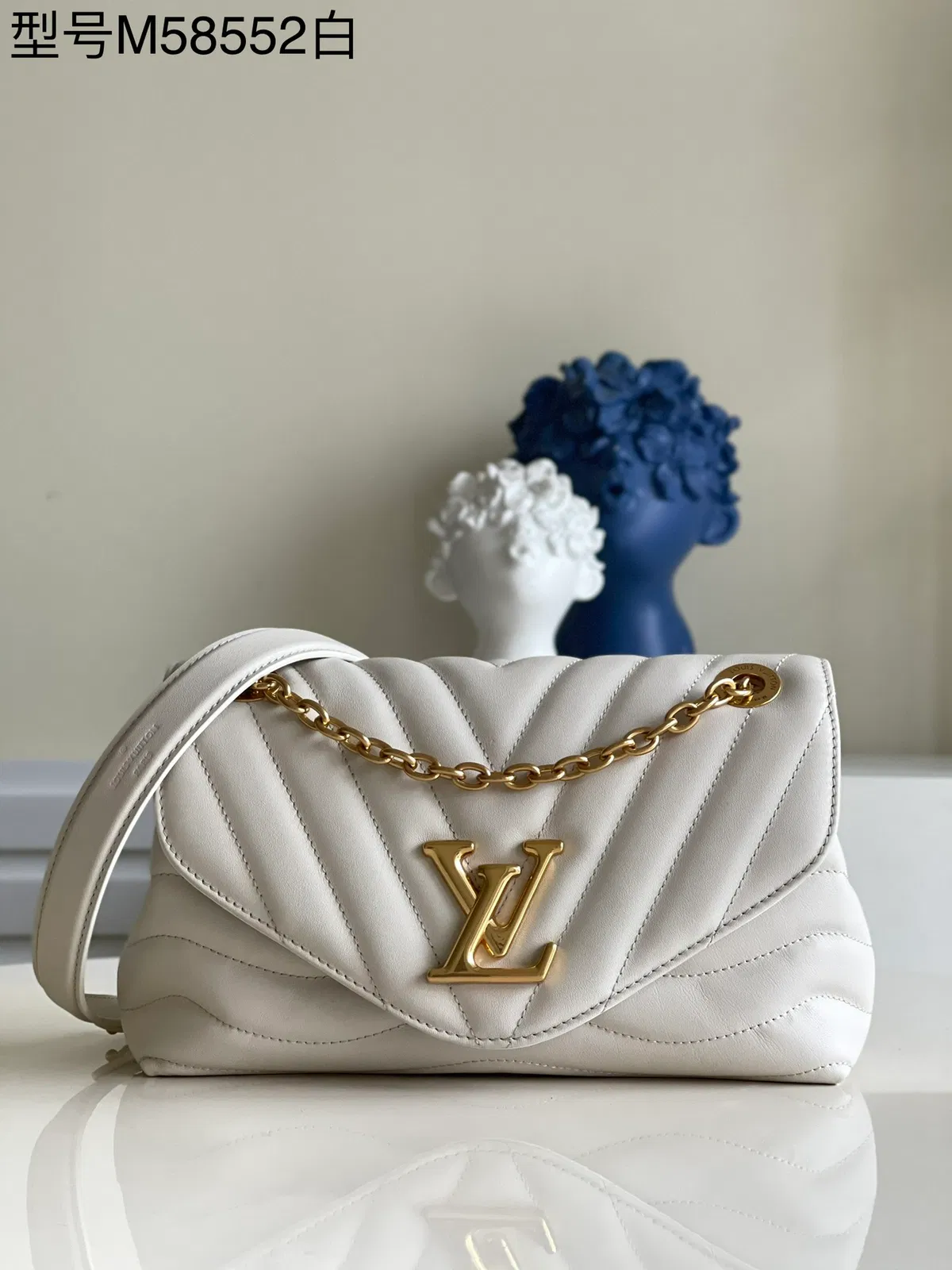 LV NEW WAVE CHAIN BAG