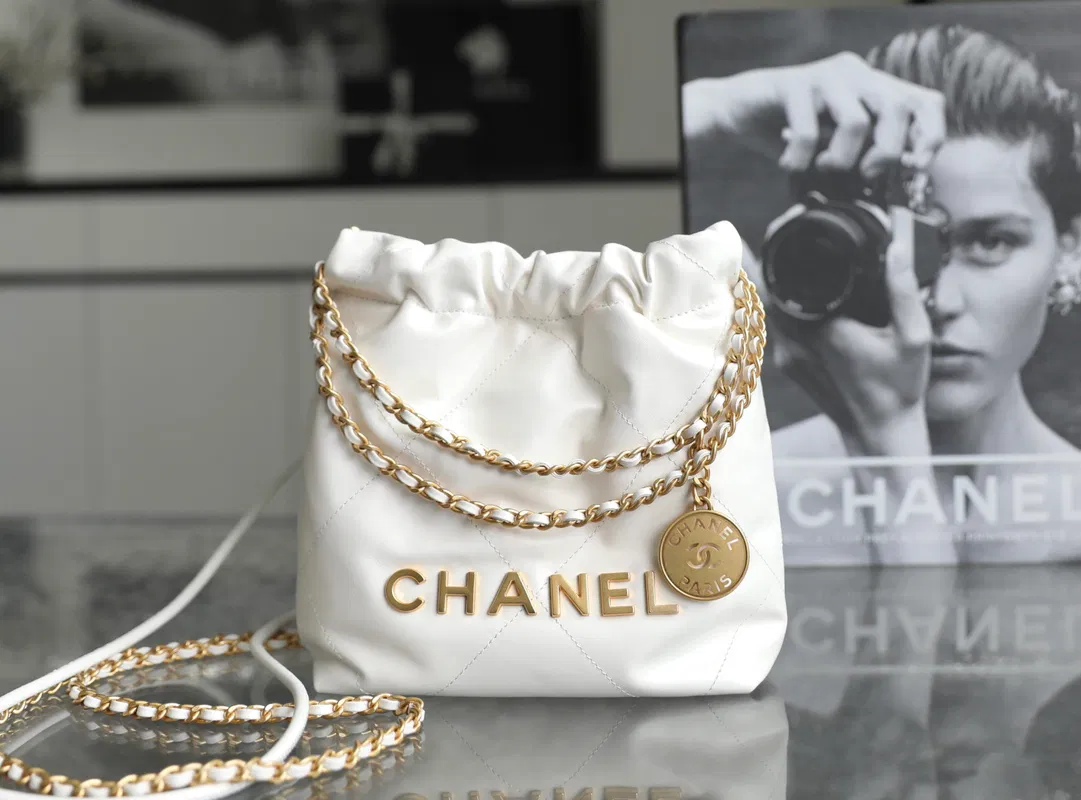 Chanel 22 mini bag — image 9