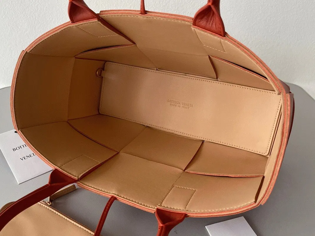 Bottega Veneta Arco Small Tote Maple — image 2