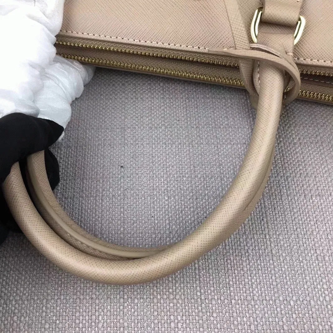 Prada Galleria Large Bag in Grey — image 5