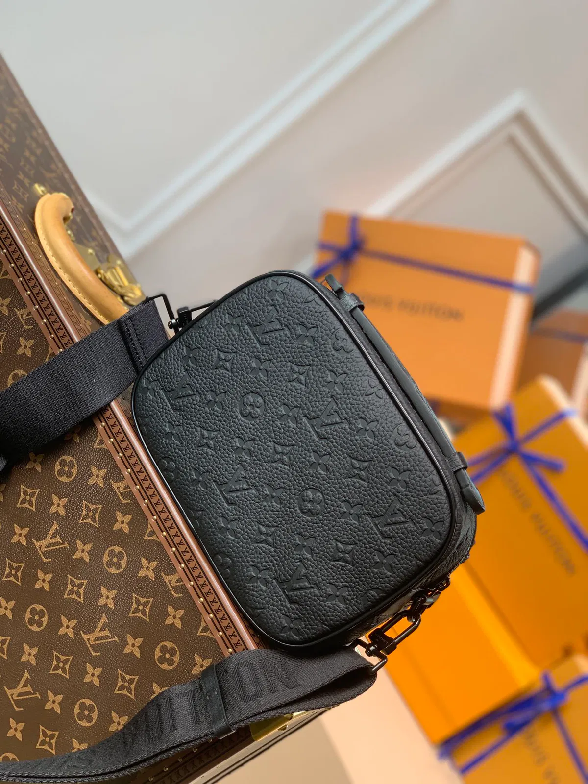 S LOCK SLING BAG — image 2