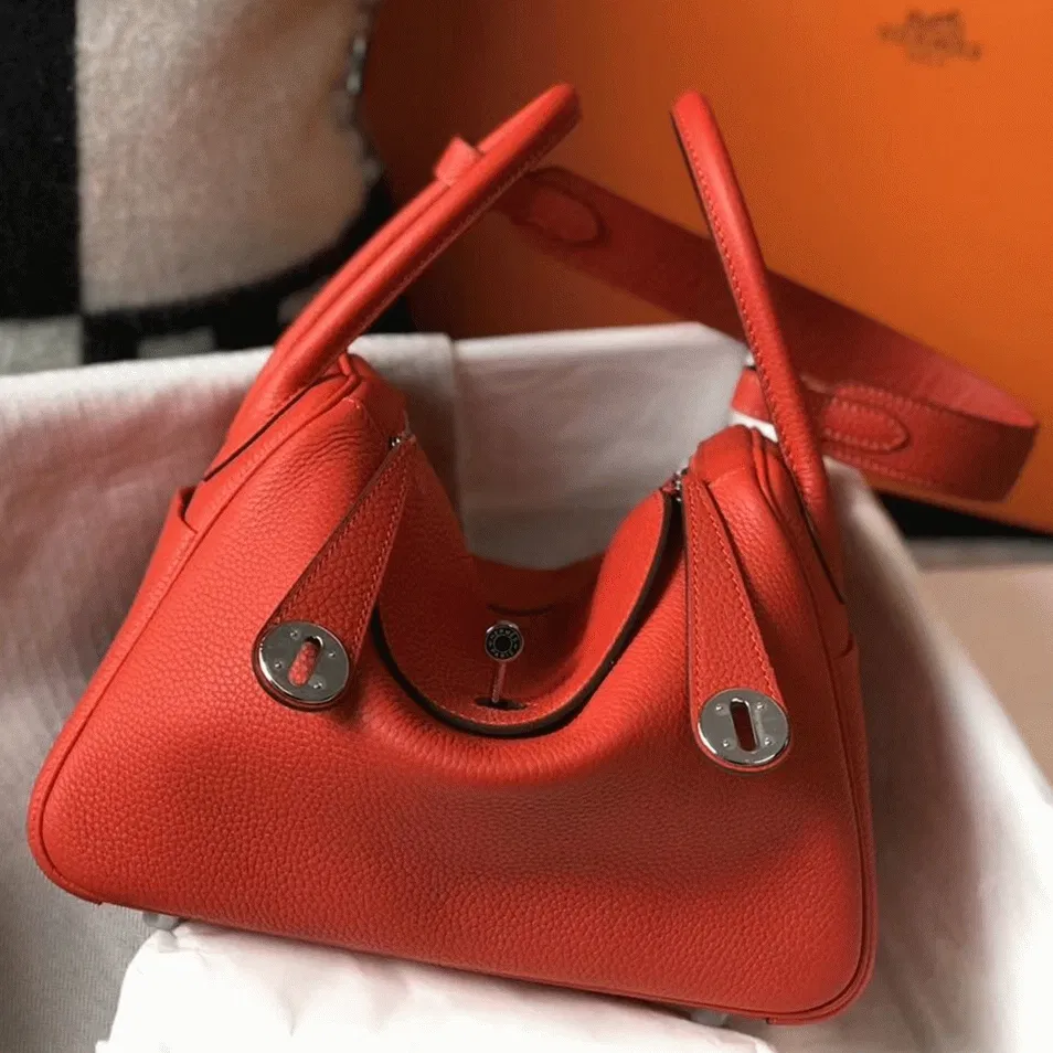 Hermes Lindy 26cm handbag in red