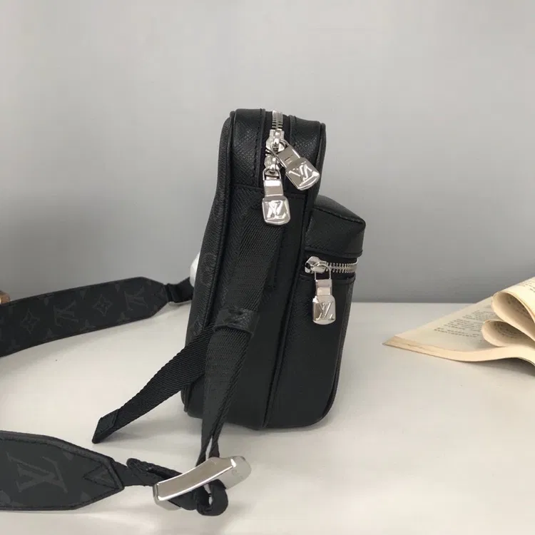 OUTDOOR MESSENGER — image 8