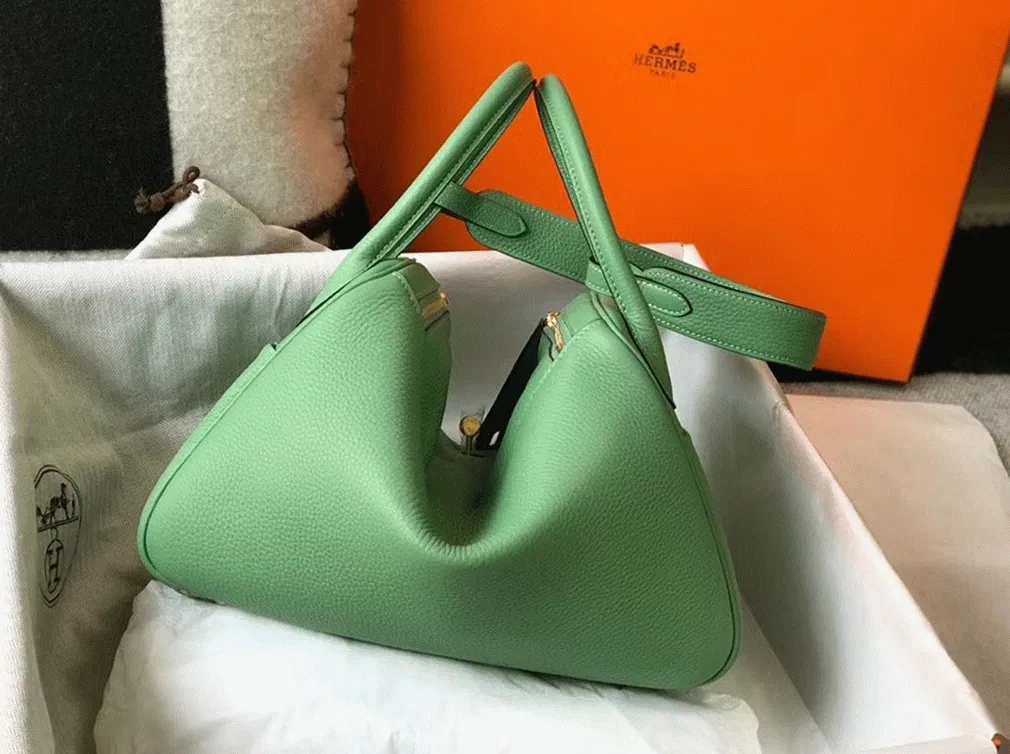 Hermes Lindy 30cm bag in vert criquet shade — image 8